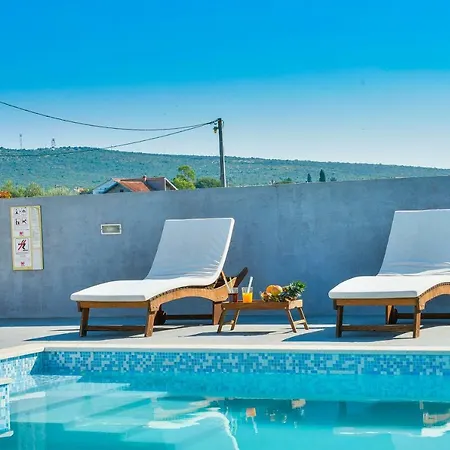 Holiday Nada Villa