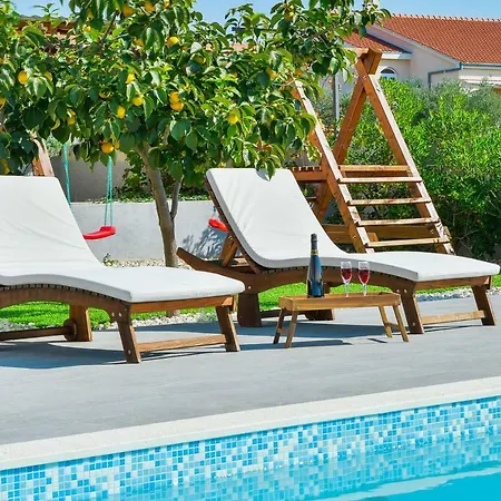 Villa Holiday Nada *